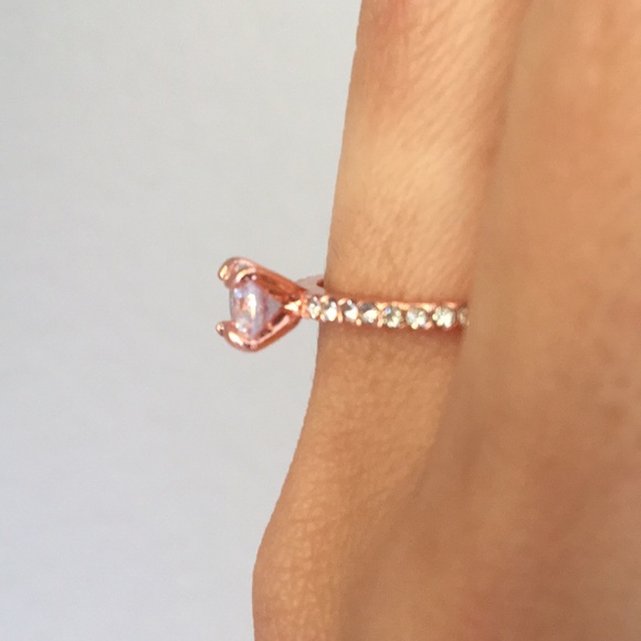 ❤️Gorgeous Gold plated solitaire ring with Pavé Size 6.5 - Picture 3 of 3